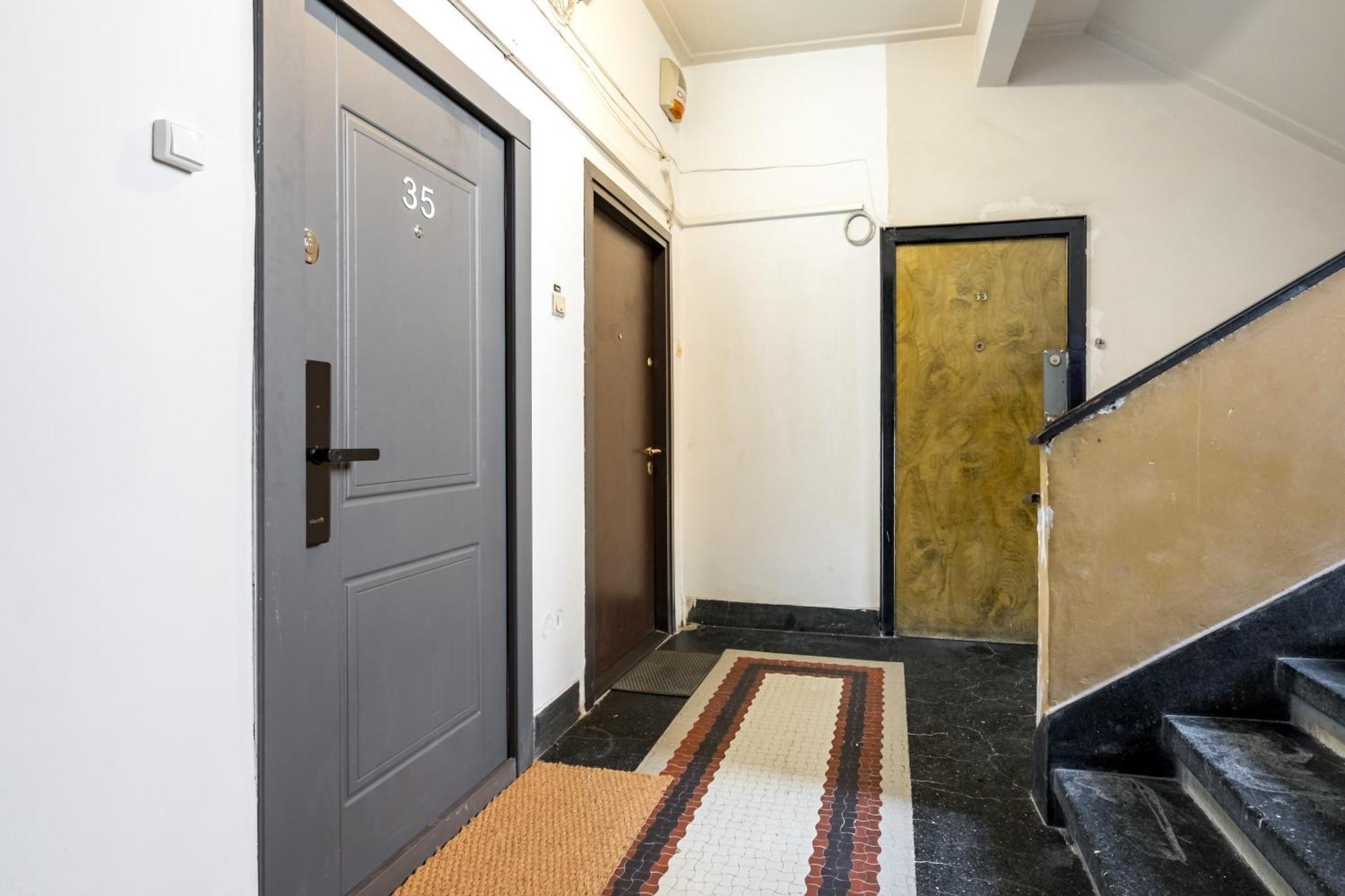 Urban Dream Studio With City Views & Comfort Bucharest Luaran gambar